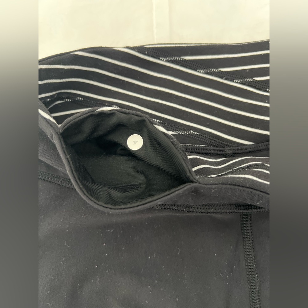 Lululemon Wunder Under Hi-Rise 7/8 Tight Black Size 4 - Picture 6 of 9